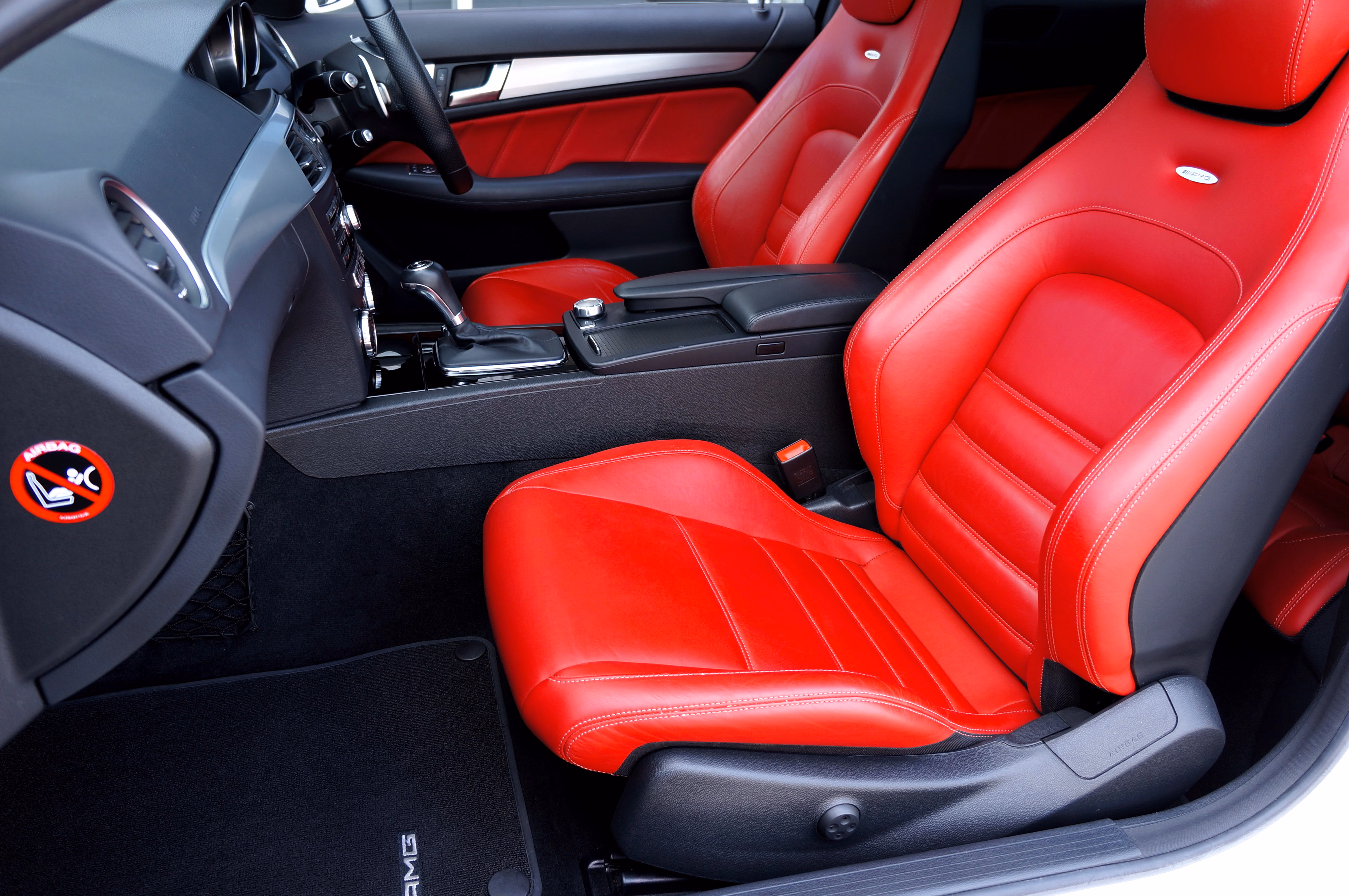 Best Car Floor Mats & Seat Covers 2026: Tested Brands, Materials & Use-Case Guide