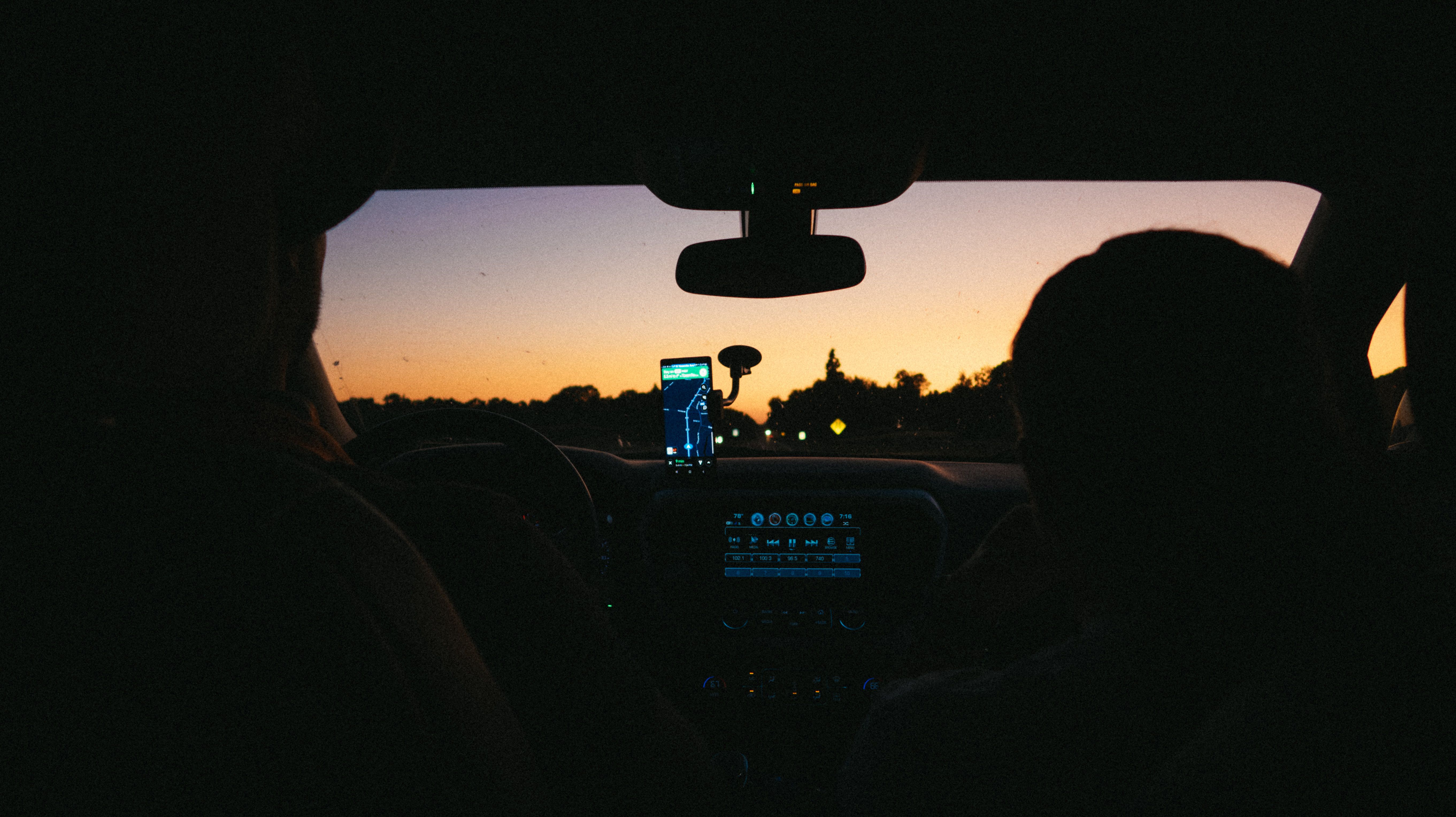 Best Car GPS Navigation Systems 2026: Standalone vs. Smartphone — Which Is Right for You?