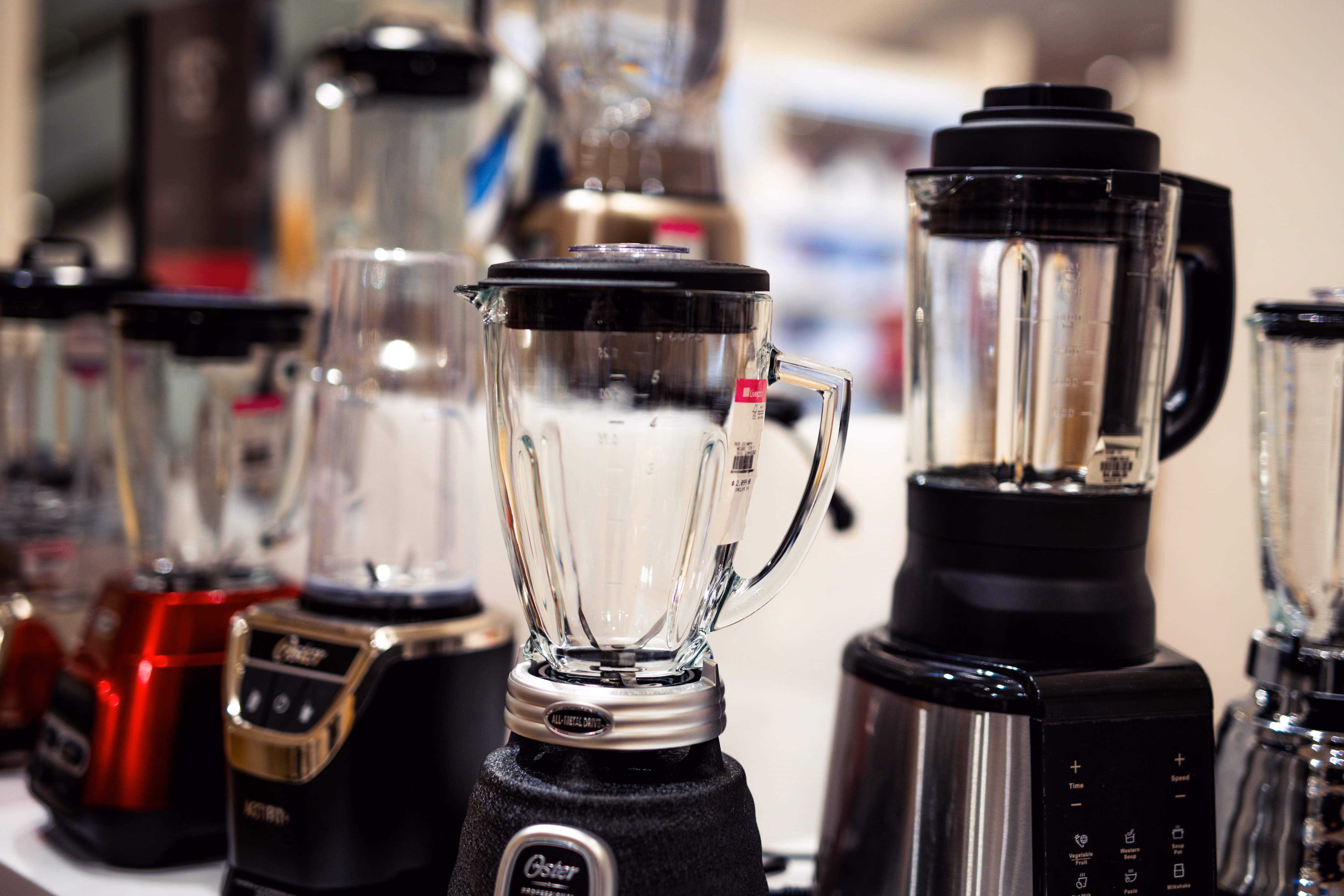 Best Blenders 2026: NutriBullet vs Vitamix vs Ninja for Smoothies, Soups & Heavy-Duty Use