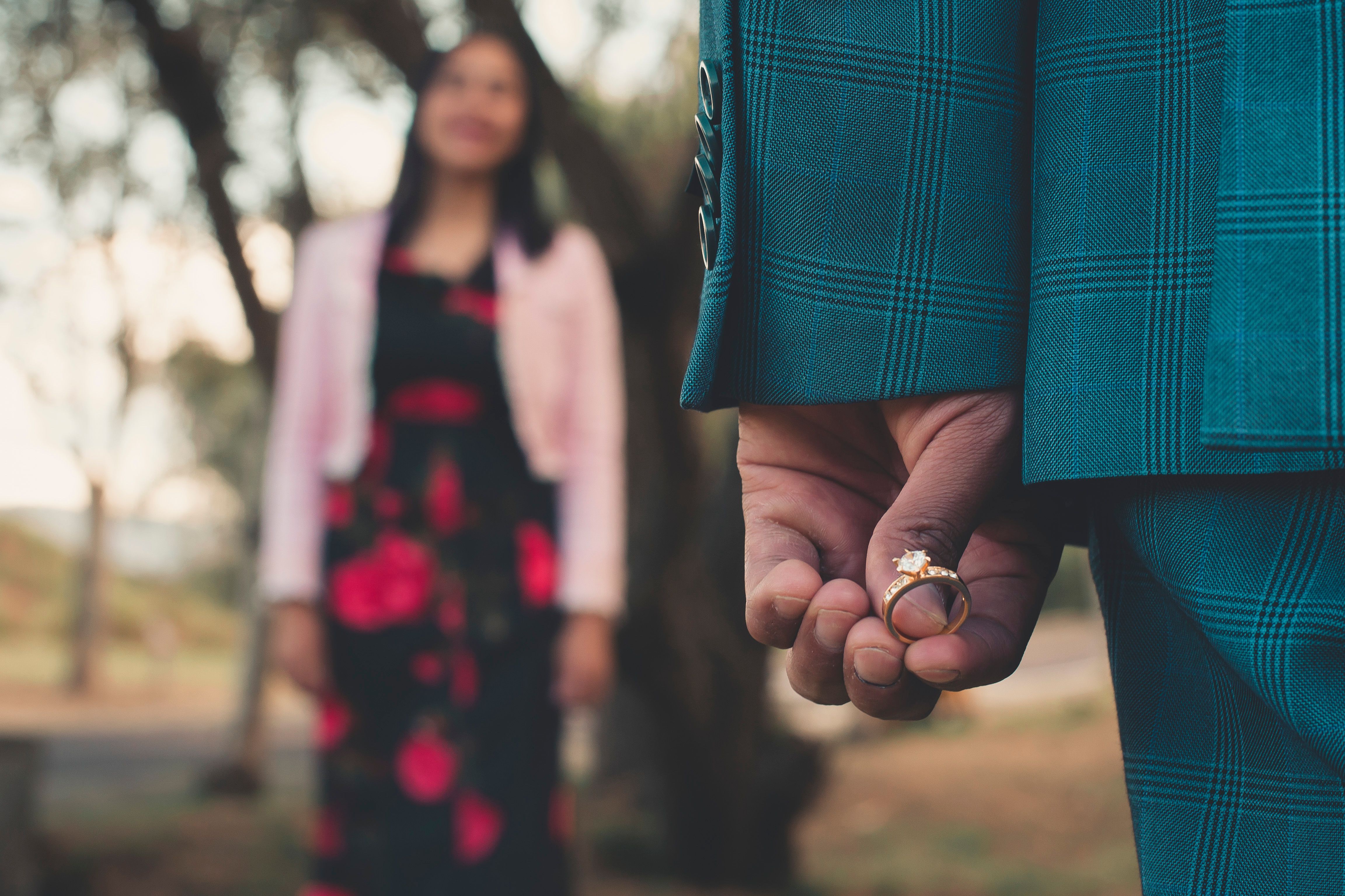 Best Engagement & Wedding Ring Sites 2026: Compared by Diamond Source, Return Policy & Real Customer Ratings